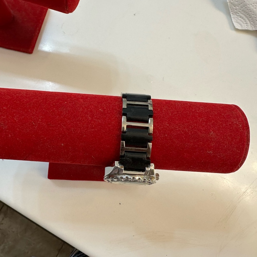Hello Kitty Rhinestone Watch - Picture 4 of 4